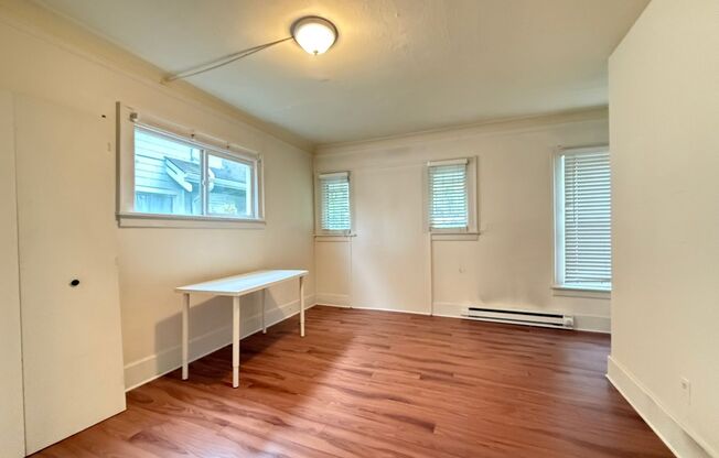 Beautiful 9-bed, 3-bath house in U-district Seattle for rent