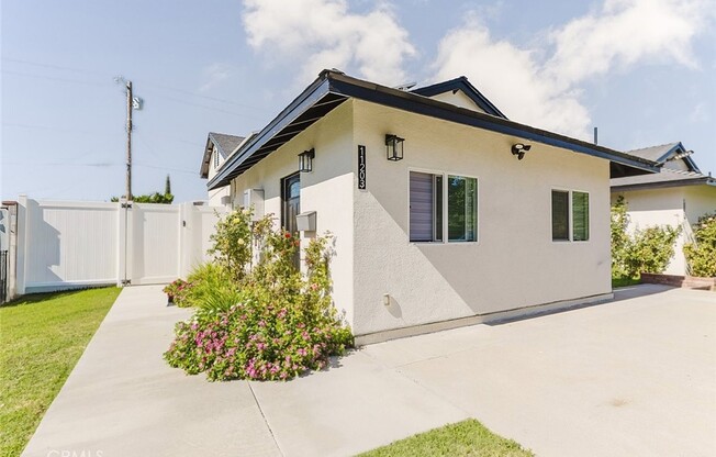 11203 MONTGOMERY AVE