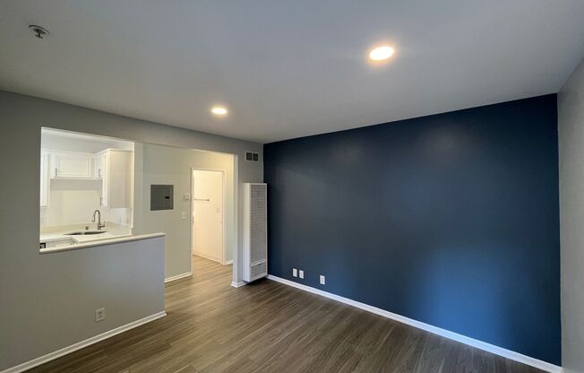 2 beds, 1 bath, 637 sqft, $2,798, Unit 215