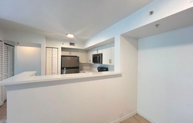 3 beds, 2 baths, 1,079 sqft, $2,600, Unit 13800-206
