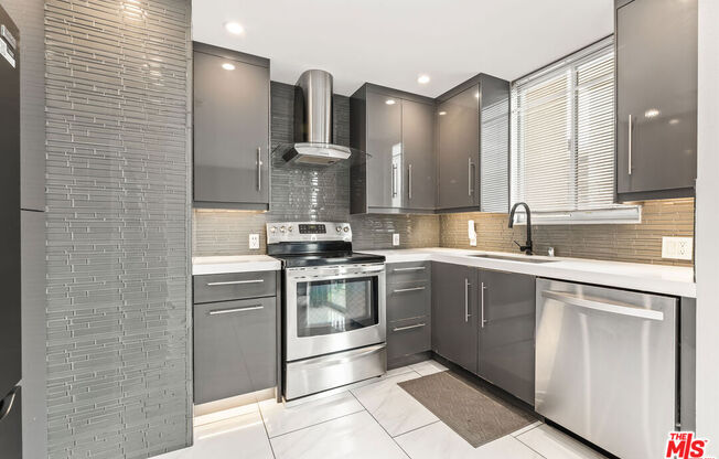 1 bed, 2 baths, 1,076 sqft, $3,750, Unit 1103