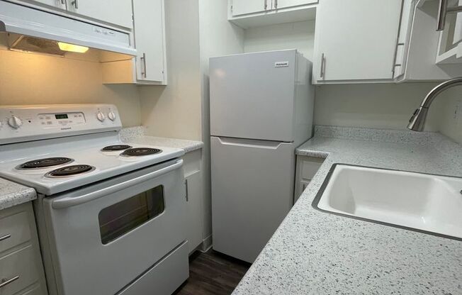 2 beds, 2 baths, 900 sqft, $1,649, Unit 53