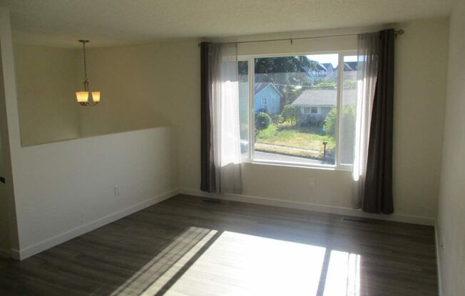 4 Bedroom, 1.75 Bathroom Home in North Tacoma