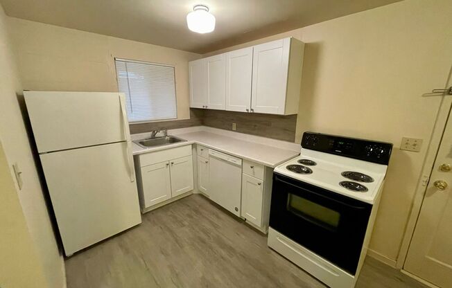 2 Bedroom/ 1 Bath Unit- Available NOW!!