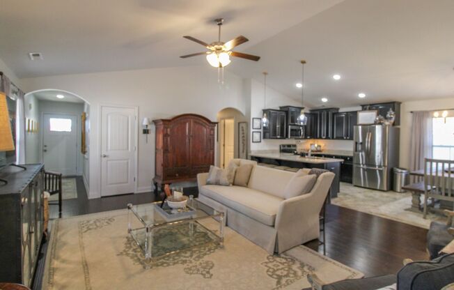 New Rental in Summit Lakes in Athens City!