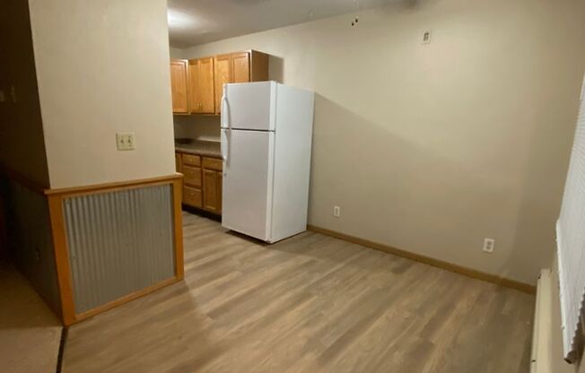 3 beds, 2 baths, 1,003 sqft, $1,350, Unit 04