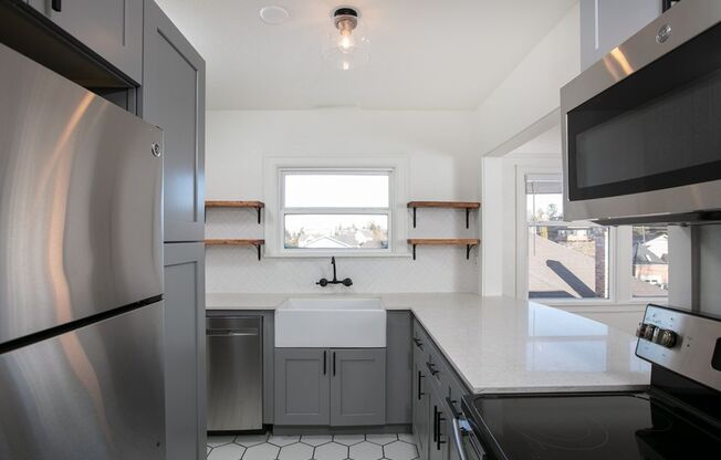 Elise Apartments