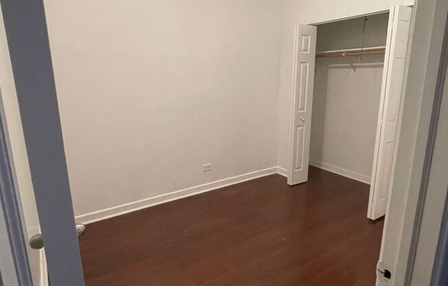 3 beds, 1 bath, $2,000, Unit 3F