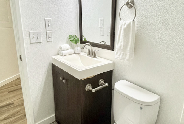 1 bed, 1 bath, 465 sqft, $1,325, Unit 111