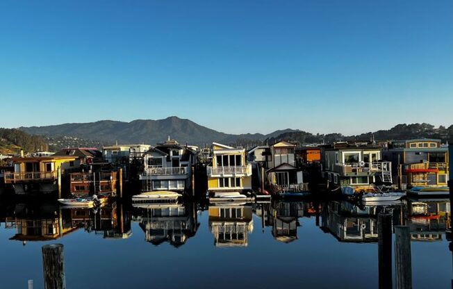 Furnished Sausalito Houseboat- Available Oct 7th to June 30,2025