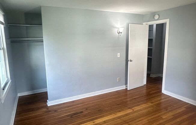 2 beds, 1 bath, $995, Unit 33