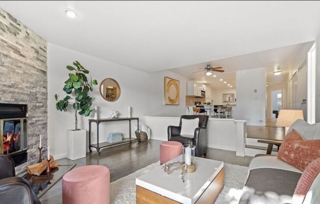 Renovated 2 Bed Kirkland Condo in Salishan Condos
