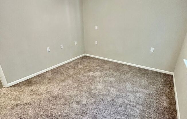 1 bed, 1 bath, 815 sqft, $950, Unit 1030
