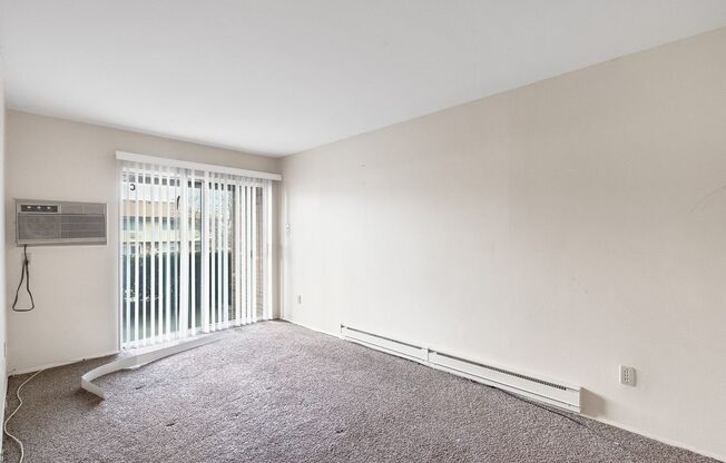 Adorable, Efficient, 1st floor 2 bedroom Condo Unit in Hazelwood