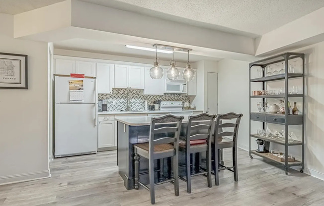 2 beds, 2 baths, $1,800, Unit Unit 206