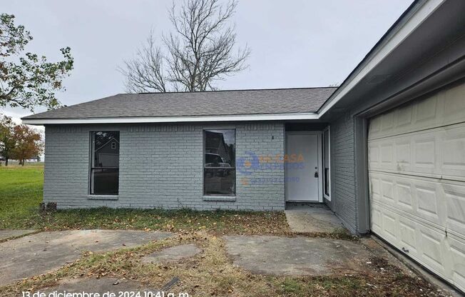 BEAUTIFUL HOME IN LIVINGSTON. MOVE IN READY!.