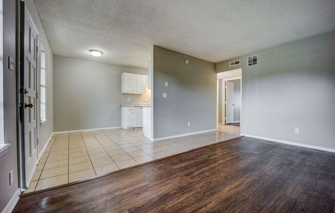 1 bed, 1 bath, 600 sqft, $725, Unit Apartment 12