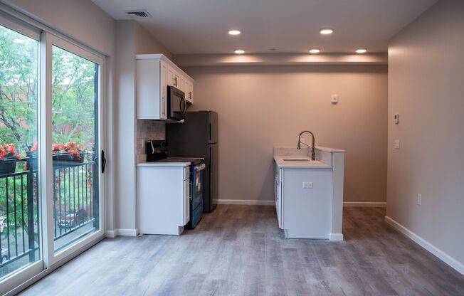 2 beds, 1 bath, 719 sqft, $2,995, Unit 305