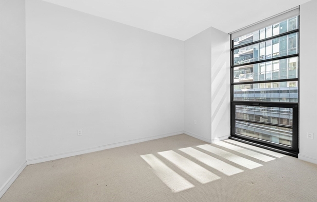 1 bed, 1.5 baths, 875 sqft, $4,800, Unit 811
