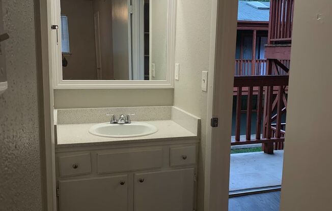 1 bed, 1 bath, 525 sqft, $1,200, Unit 212