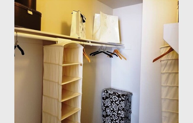 1 bed, 1 bath, 700 sqft, $1,100, Unit 187