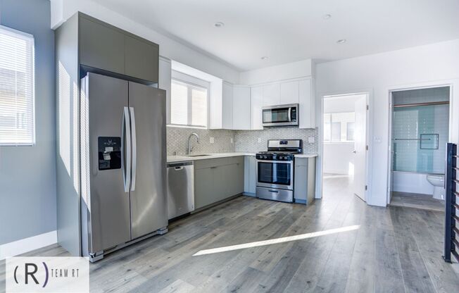 3 beds, 3 baths, 1,565 sqft, $3,600, Unit 11639 1/2 Burbank Blvd