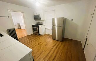 2 beds, 1 bath, $2,950, Unit 2