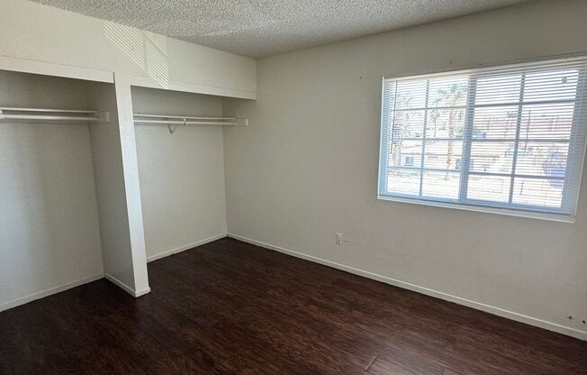 2 beds, 1 bath, $1,200, Unit 2100 Stewart Ave #C