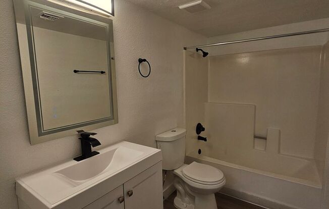 1 bed, 1 bath, 580 sqft, $1,150, Unit 223