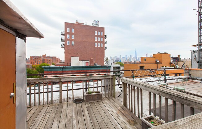 403 E 8 ST