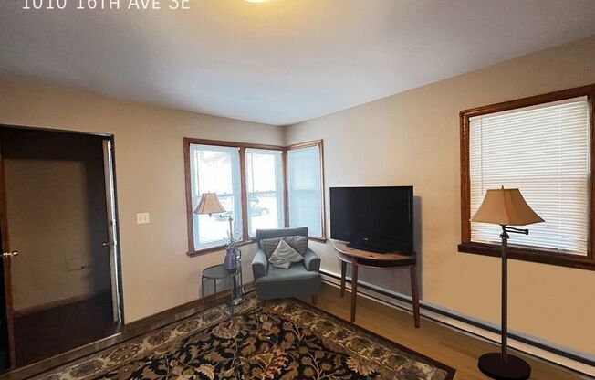 1010 16 AVE SE