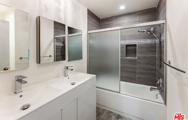 1 bed, 1 bath, 682 sqft, $2,600, Unit 220