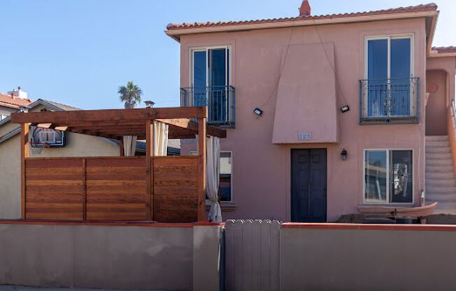 725 Santa Barbara Pl