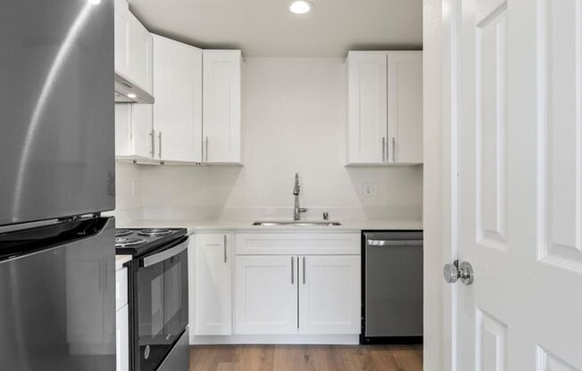 Kamden Court: Leasing Specials! Great location in Kennewick!