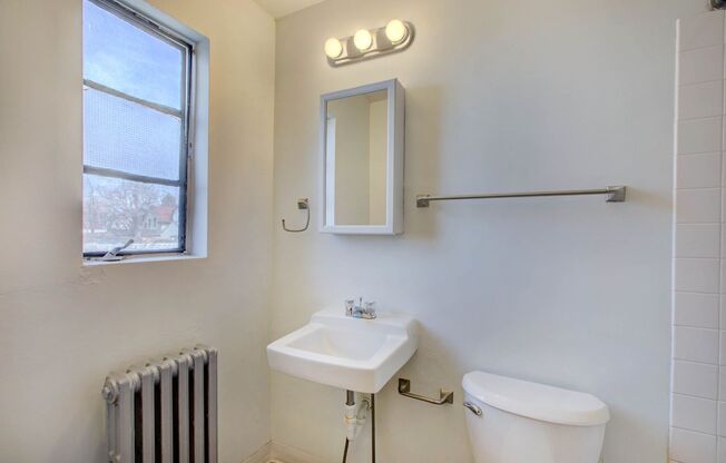 Studio, 1 bath, $900, Unit 20