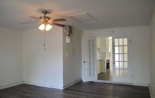 Charming 3 bed 2 bath with a converted garage in Heritage Farms