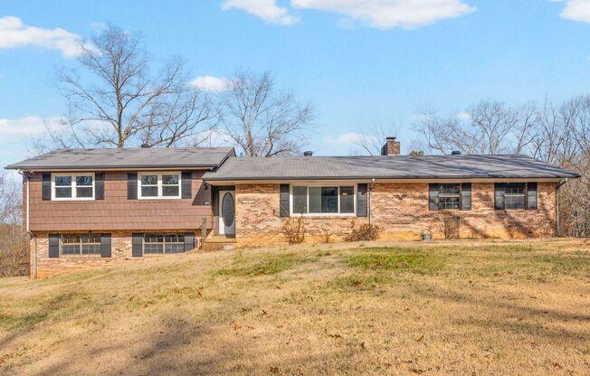 3 Bedroom 2 Bath Country Home For Rent in Dover!