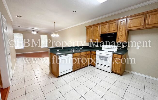 2 beds, 1 bath, $1,250, Unit 702