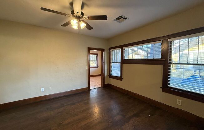 2 beds, 1 bath, $1,295