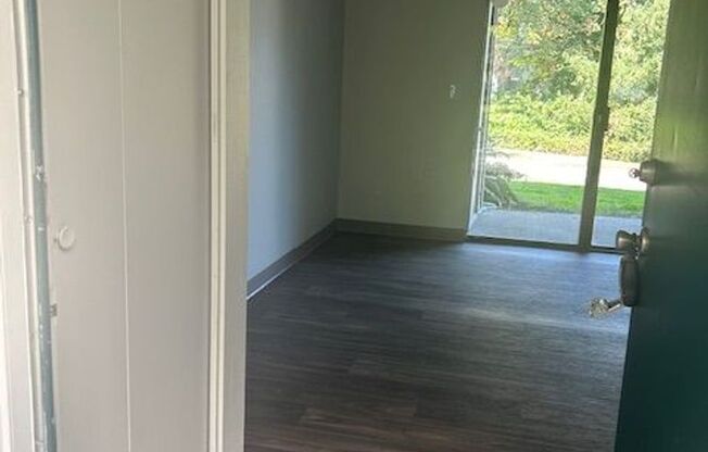 2 beds, 1 bath, 740 sqft, $1,600, Unit 335-230