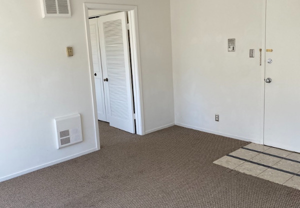 565 8 AVE