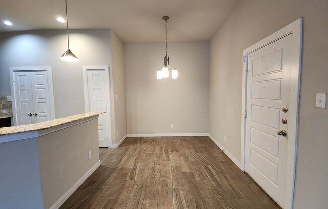 Creekside Crossing / 3/2/2 / Covered Patio /Fenced in Back Yard / CISD