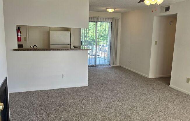 1 bed, 1 bath, 696 sqft, $825, Unit PG 1521
