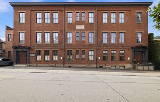 *Beautifully Updated & Unique 1BD/2BA Condo Unit Available in South Side*