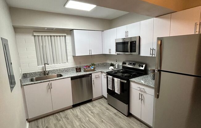 2 beds, 1 bath, 930 sqft, $1,149, Unit 015