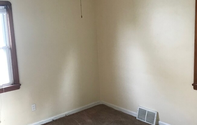 3 beds, 1 bath, $1,295