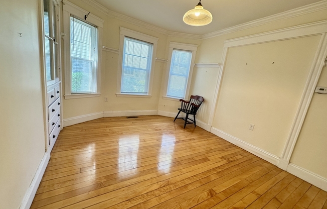 32 WALNUT ST