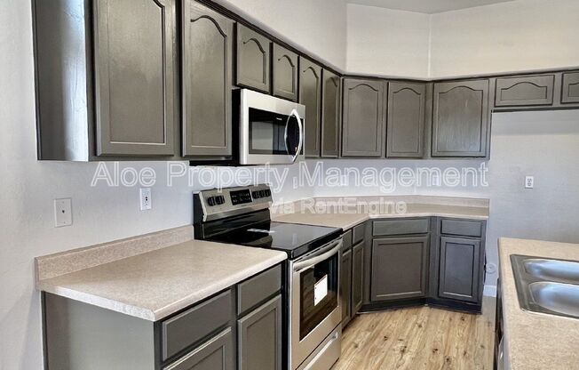 837 W IVANHOE ST
