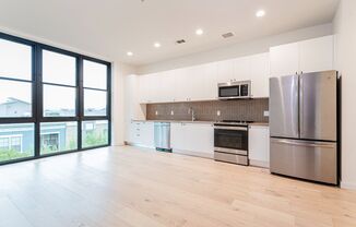 Light-Filled 2 Bed / 1 Bath – Wide-Plank Hardwood & W/D Included