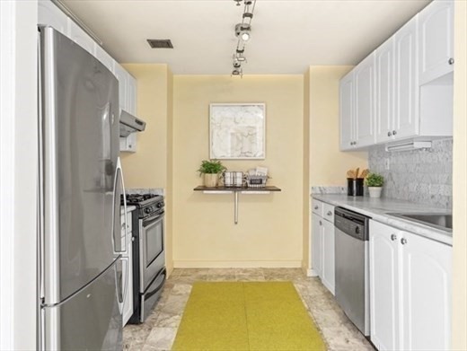 2 beds, 1.5 baths, 962 sqft, $3,500, Unit 1004